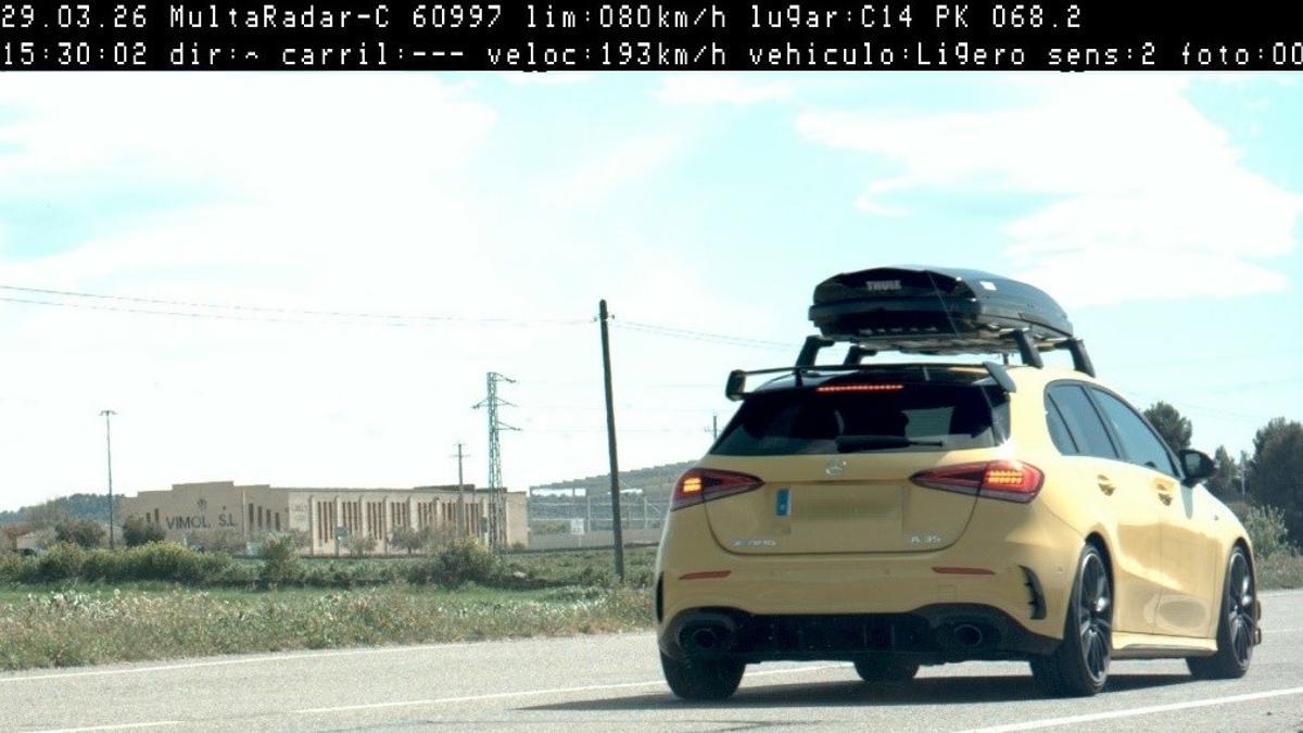 Vehicle circulant a 193 quilòmetres per hora a Verdú.