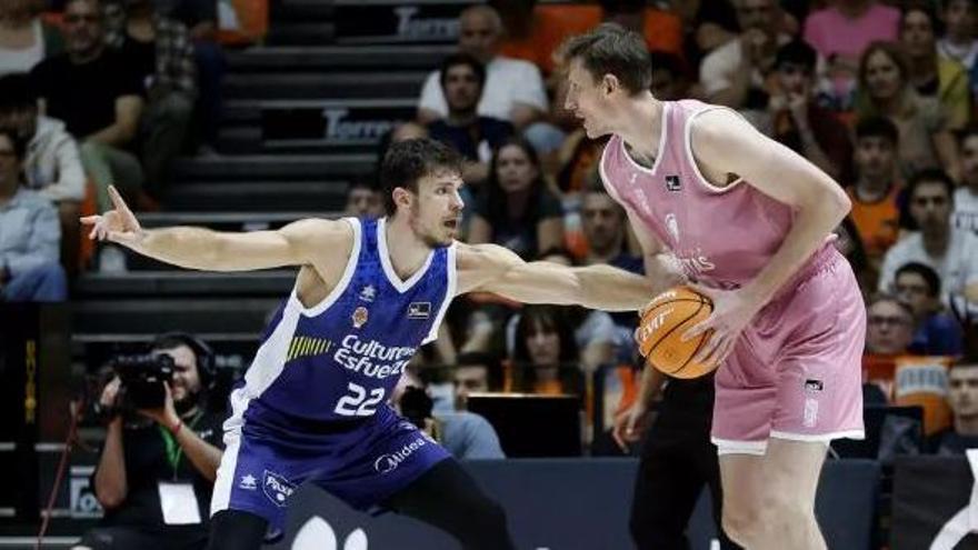 Ethan Happ, en un partido con el Valencia Basket ante el Joventut en La Fonteta. /