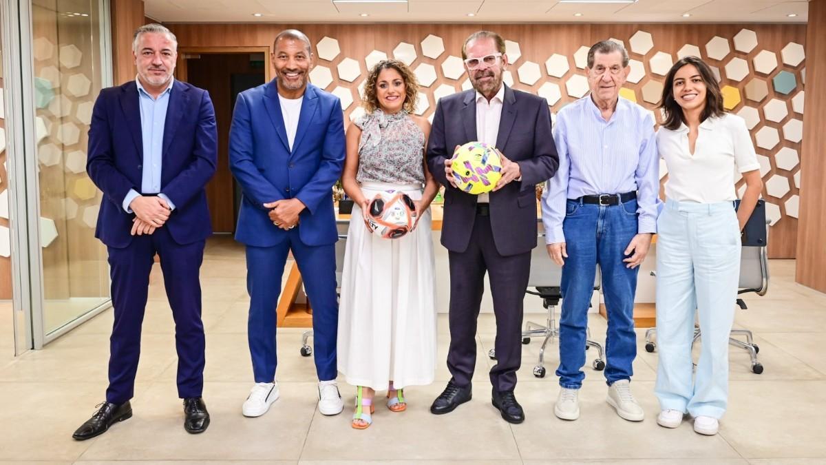 La presidenta de Liga F visitó la sede de la Federación Paulista, de la mano de su presidente, Reinaldo Carneiro, y su vicepresidente, Mauro Silva