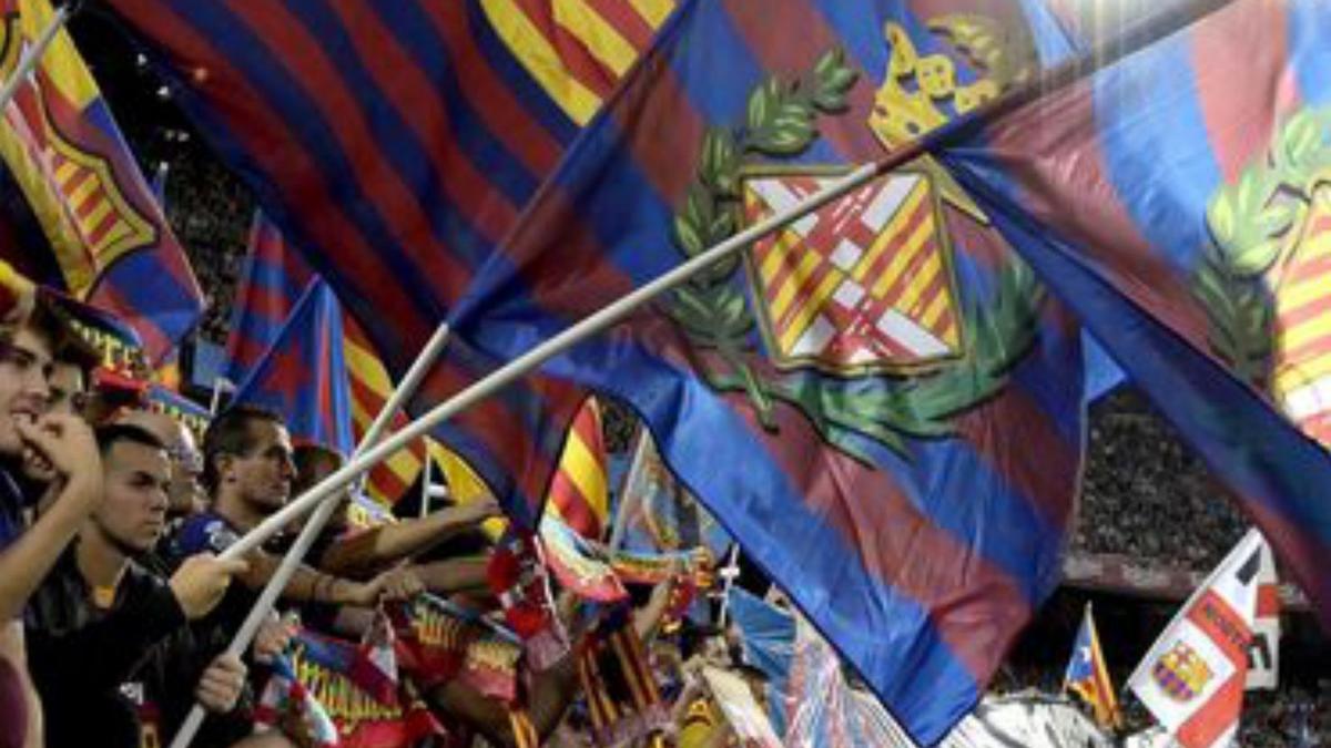 Aficionats al Camp Nou. | JORDI COTRINA