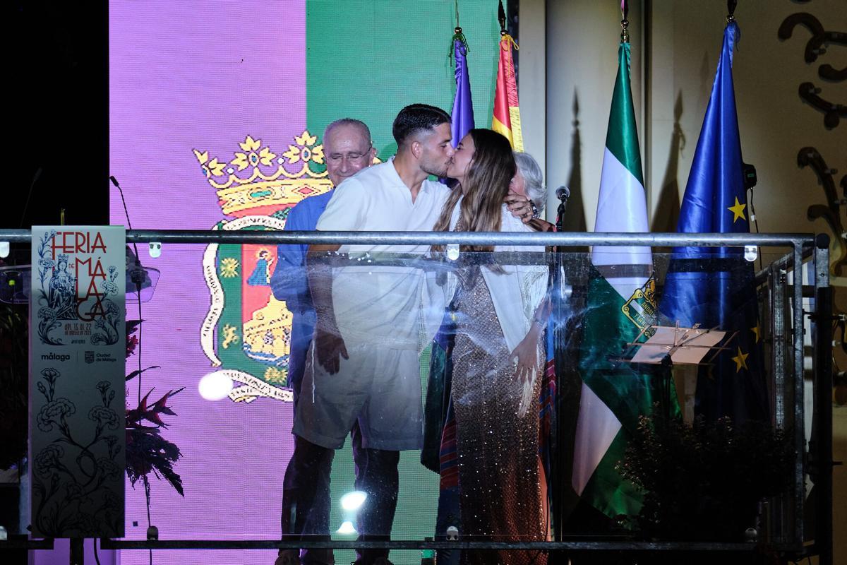 El entrenador de Malaga CF Juan Francisco 'Juanfran' Funes ha sido el encargado de encender el recinto ferial y ser el pregonero de esta Feria de Málaga 2016. Ha estado acompañado y apoyado por sus bichos: Izan Merino, Joaquín Muñoz y David Larrubia.