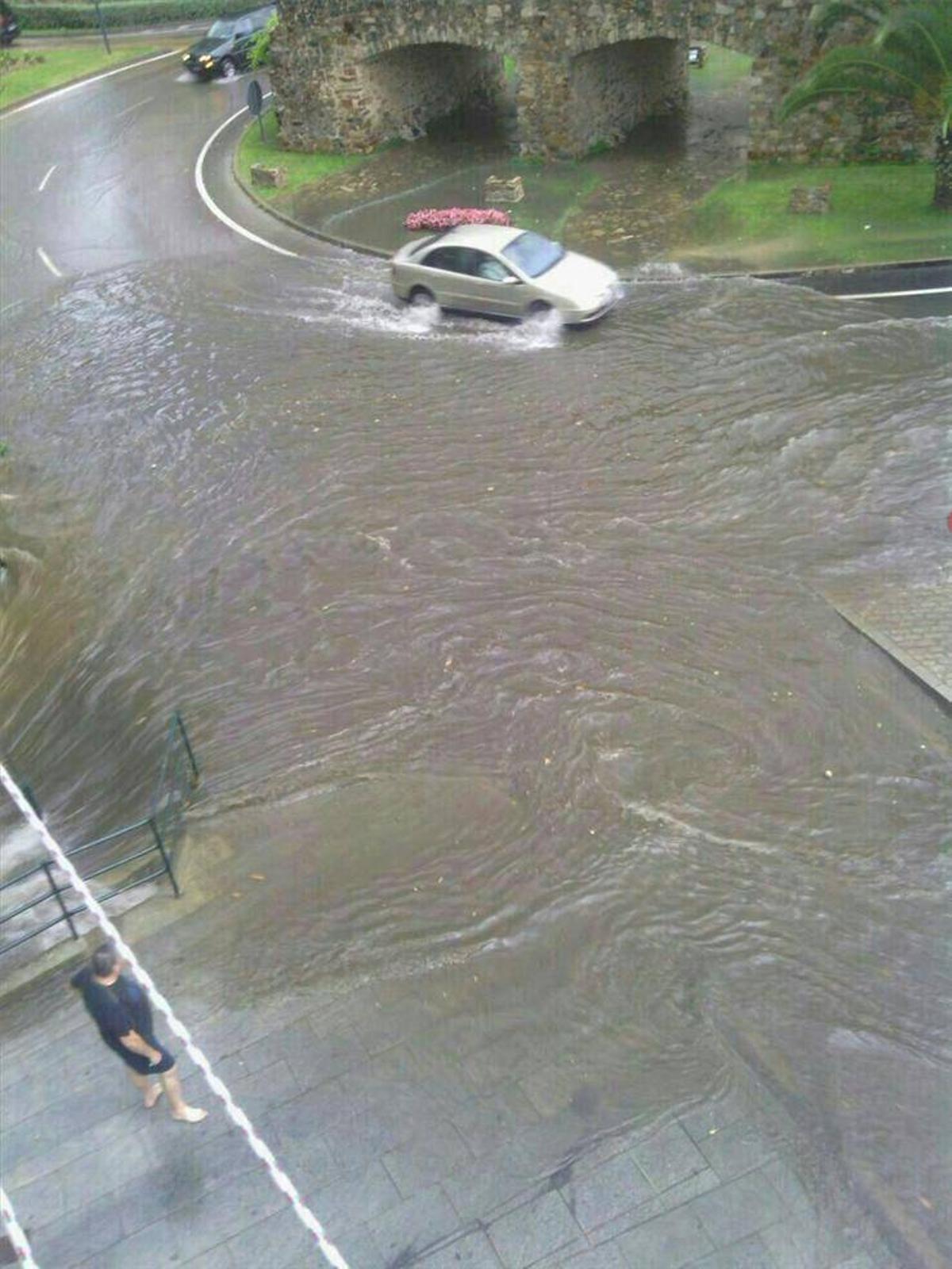 Una tromba de agua inunda Cáceres