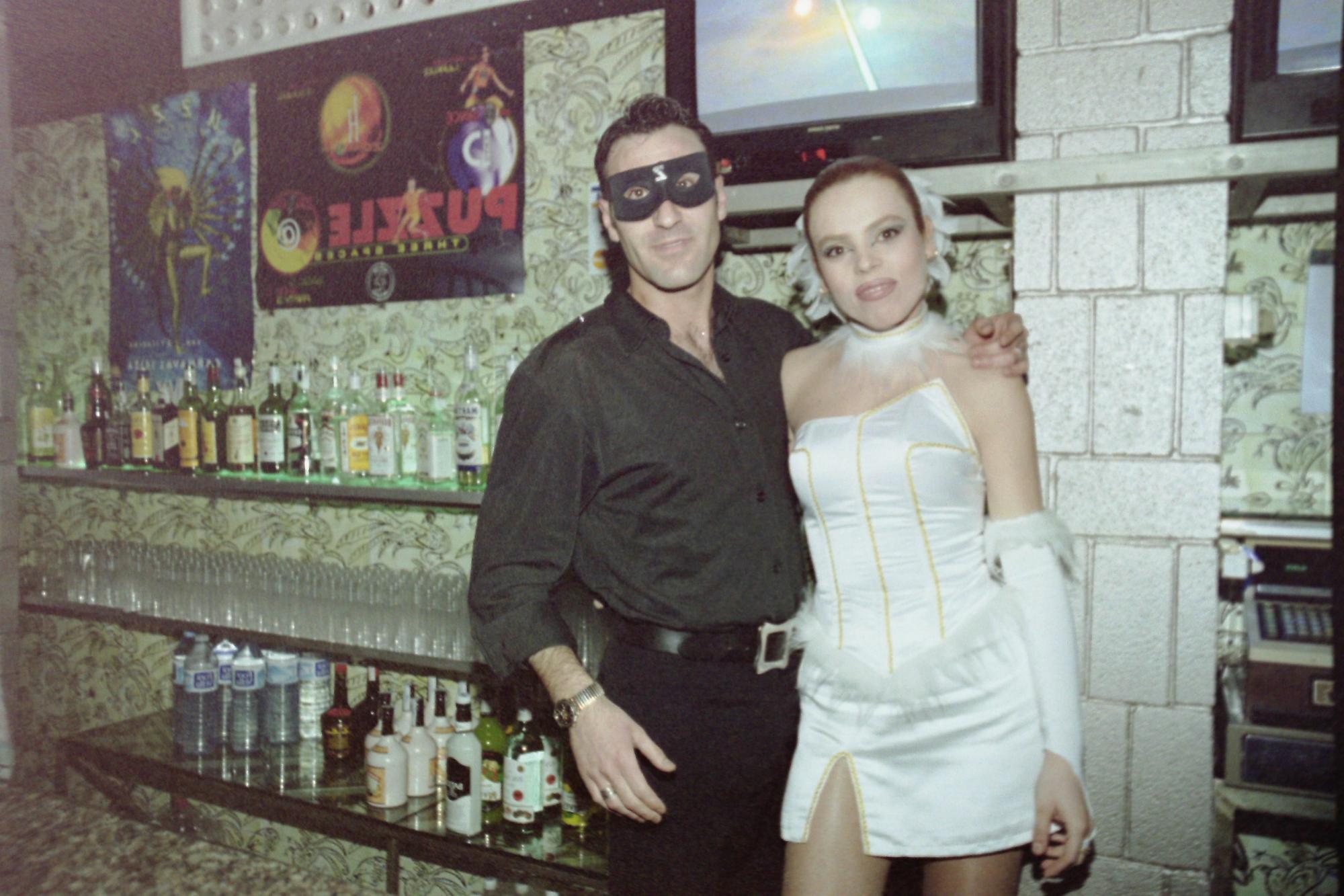 ¿Estuviste de fiesta en las discotecas de los años 90?: A ver si te encuentras en estas fotos