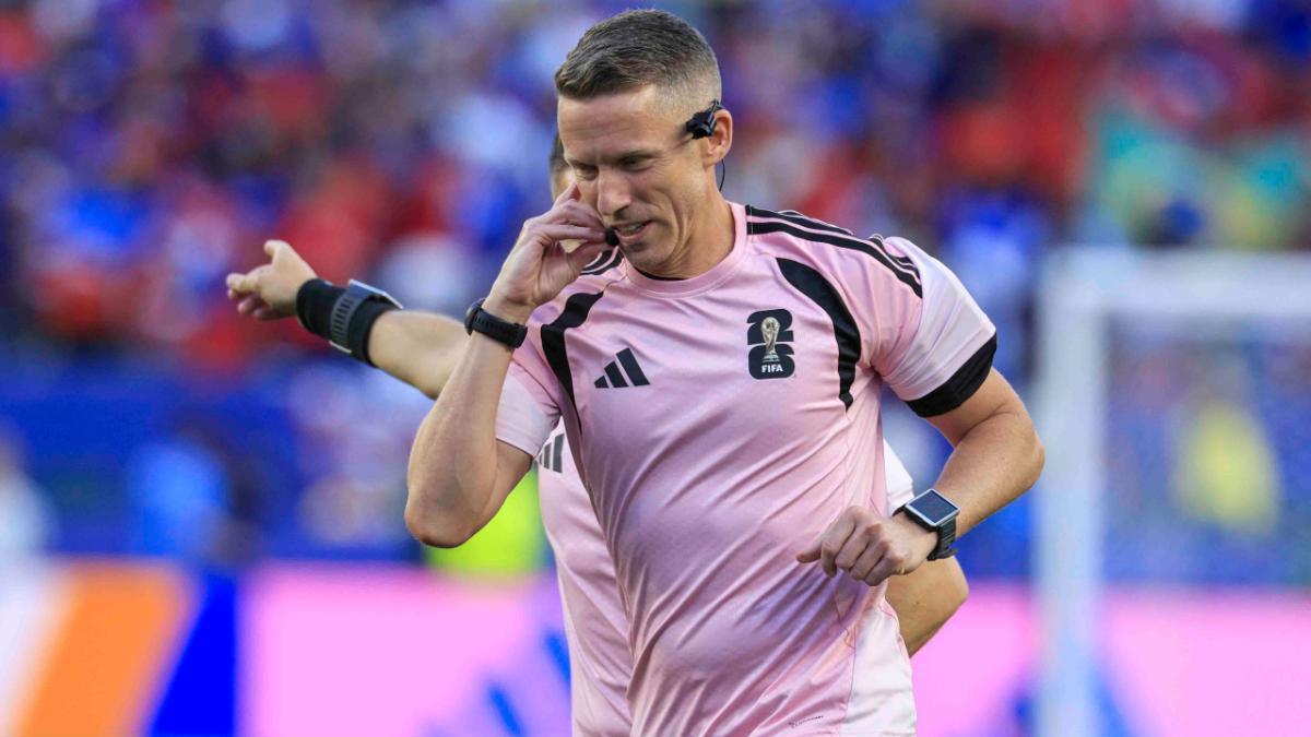 Hernández Hernández, árbitro español