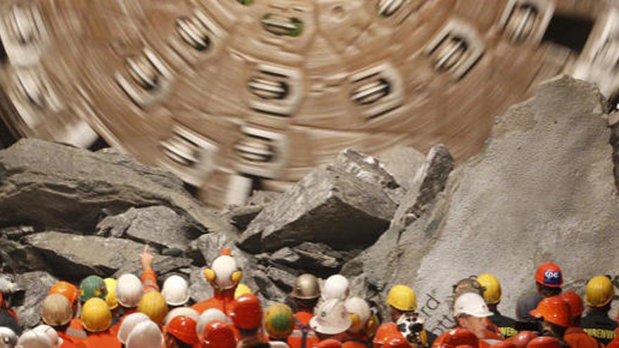 Termina la perforación del túnel el más largo del mundo.