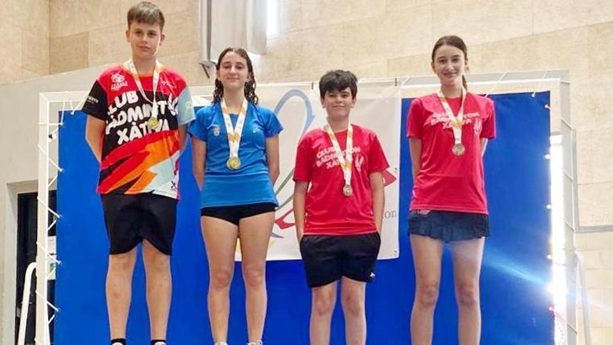 El Bádminton Xàtiva se cuelga siete medallas en el torneo de Enguera