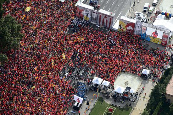 La manifestació de la Diada omple la Diagonal