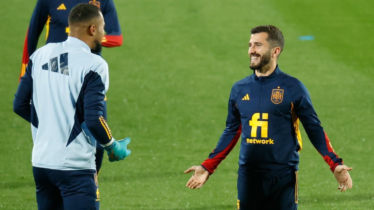 ¡Tensión es poco...! No te pierdas la cara de Gayà mientras Luis Enrique da la convocatoria del Mundial