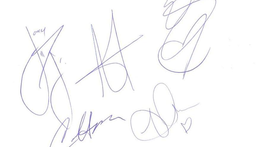 Firma de los componentes de la banda