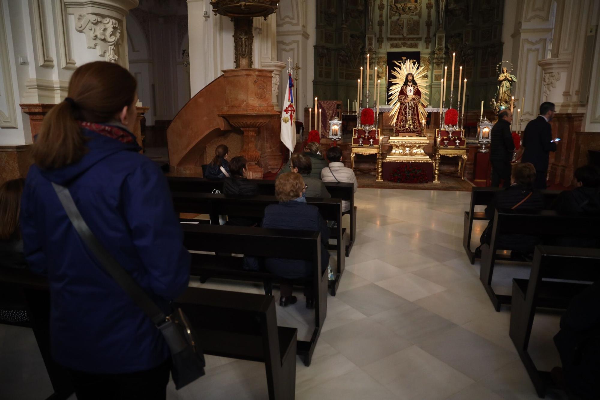 Colas en Santiago por la devoción por el Cristo de Medinaceli