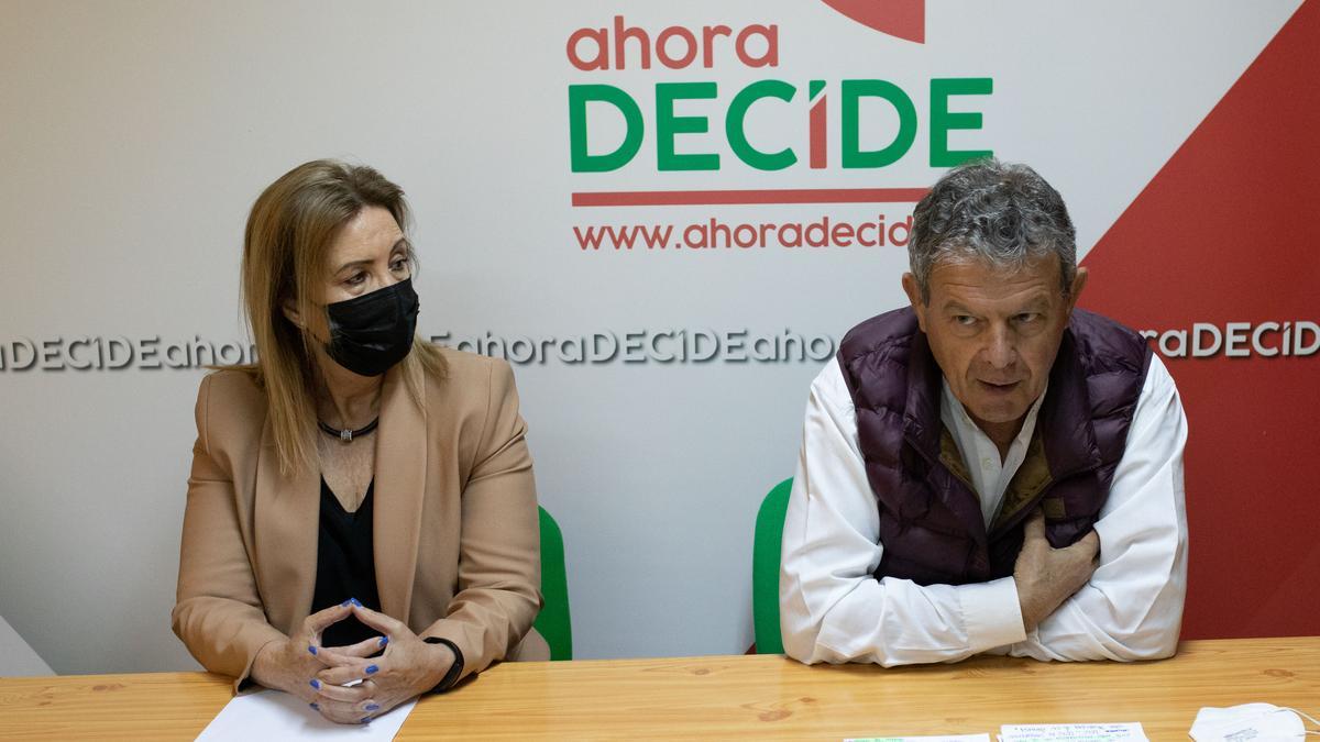 Manuel Fuentes y Begoña Sánchez, en la rueda de prensa para convocar la protesta del 14 de mayo