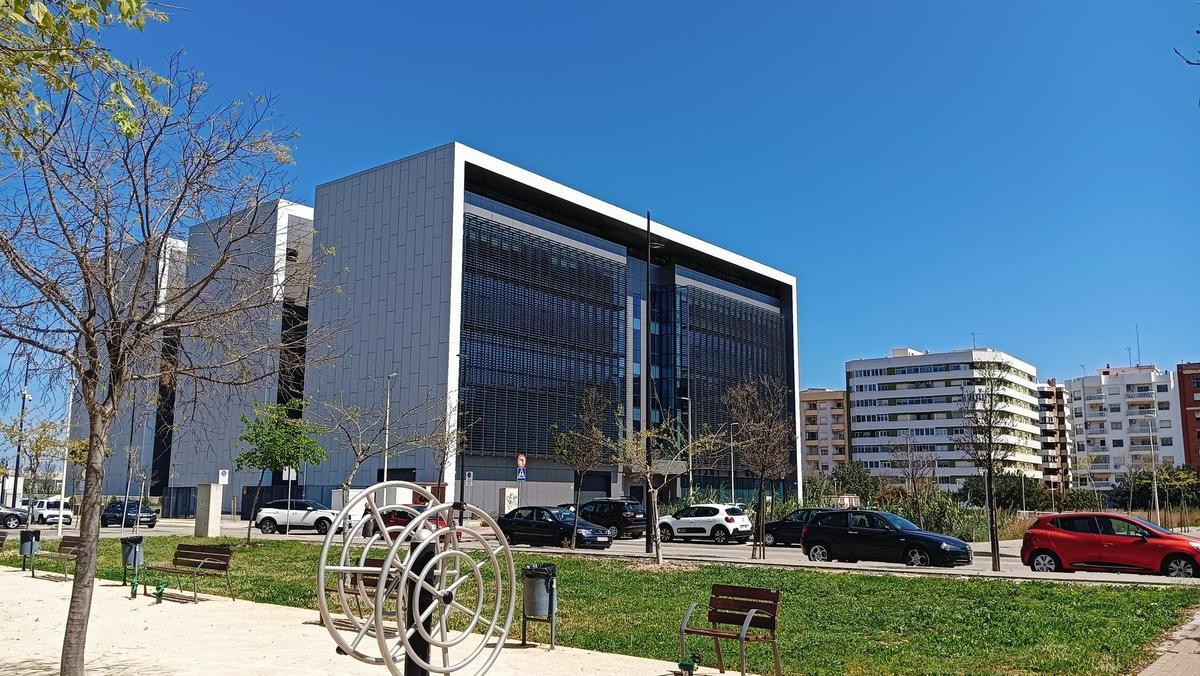 El Palacio de Justicia está en unas parcelas sin edificar donde no hay ningún problema de cobertura.