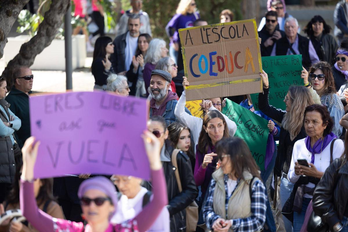 Galería: todas las imágenes de la concentración en Ibiza por el Día internacional de la Mujer