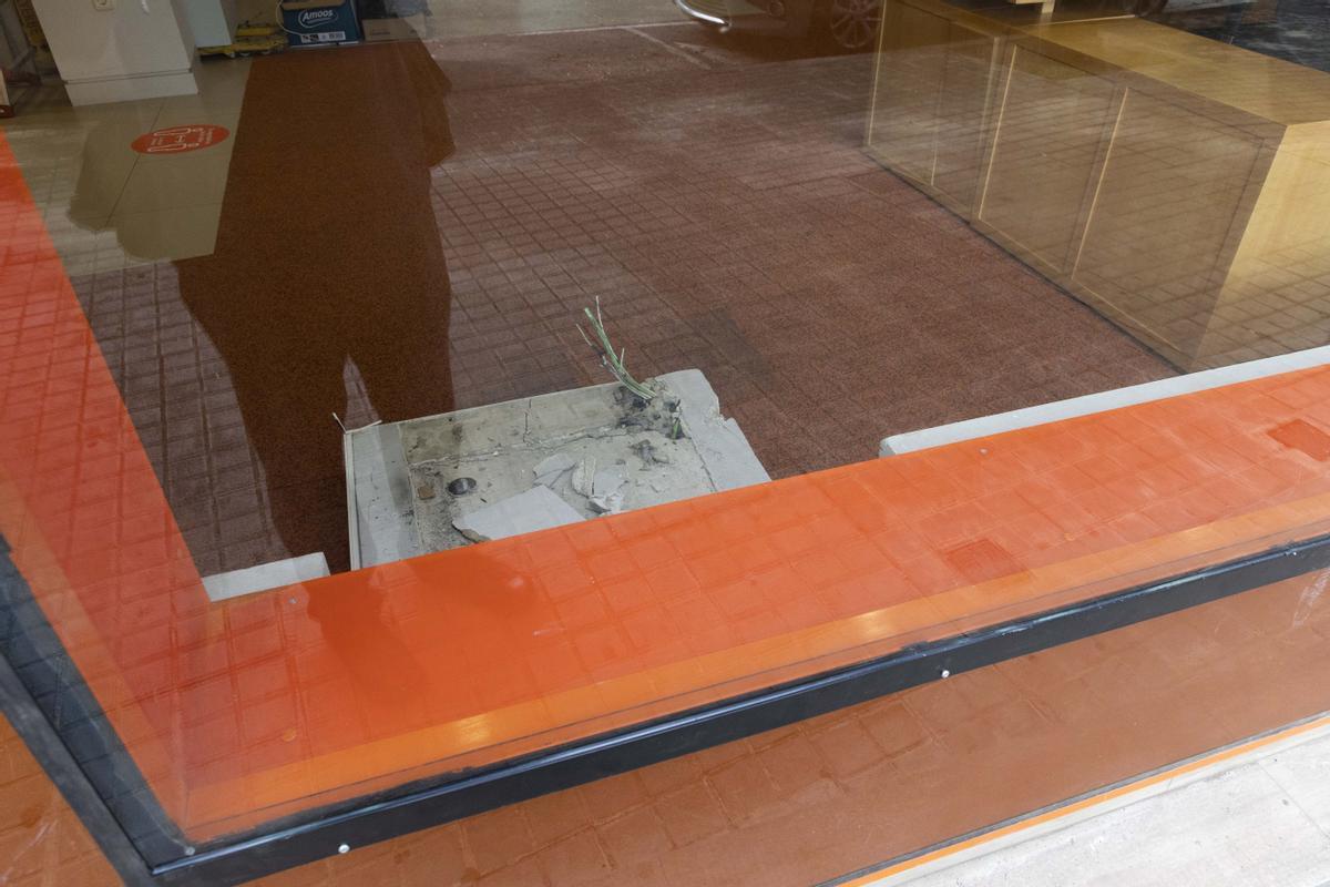 Base donde estaba el cajero de bankinter que arrancó la explosión provocada por los ladrones