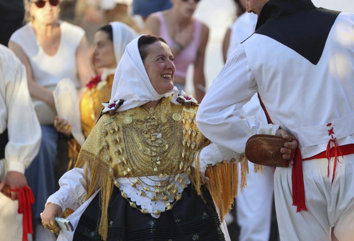 Sant Joan celebra su día grande entre música y ‘macarrons’