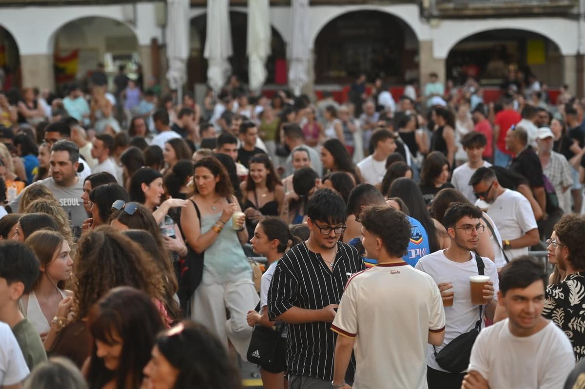Imagen captada la noche de este viernes en la plaza Mayor de Cáceres.