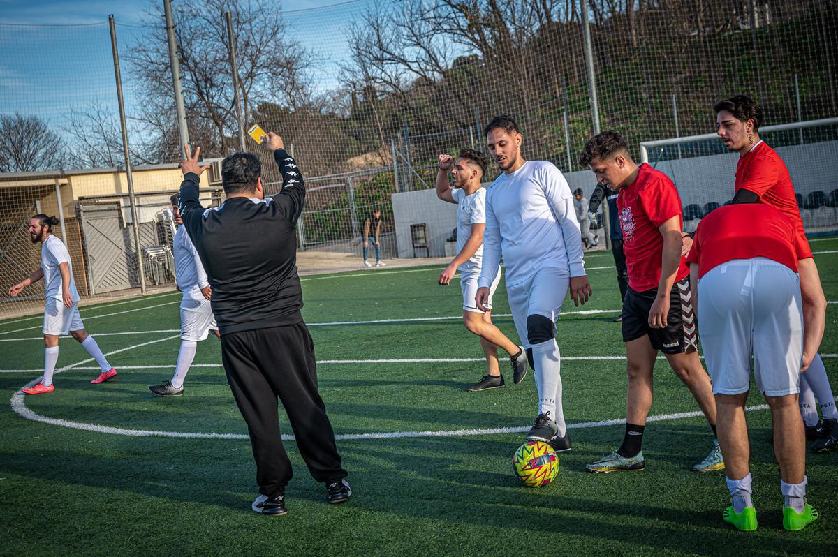 La Kings League gitana hechiza a los barrios de Barcelona