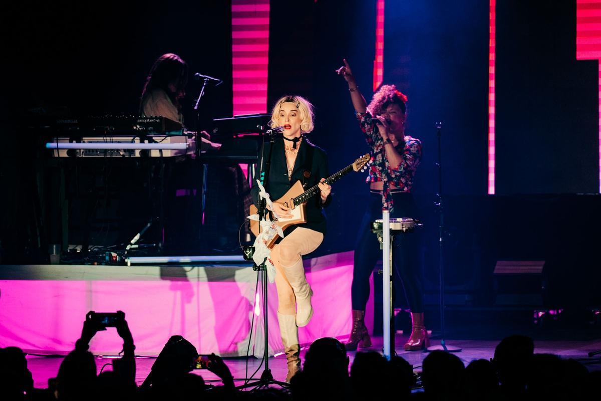 St. Vincent en su concierto en Primavera en la Ciudad Madrid 2023