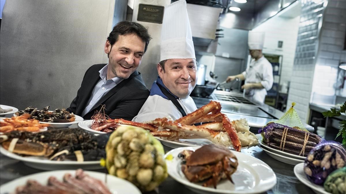 Ángel Alonso y Pedro Sánchez, director y cocinero, respectivamente, de Carballeira con mariscos y moluscos.