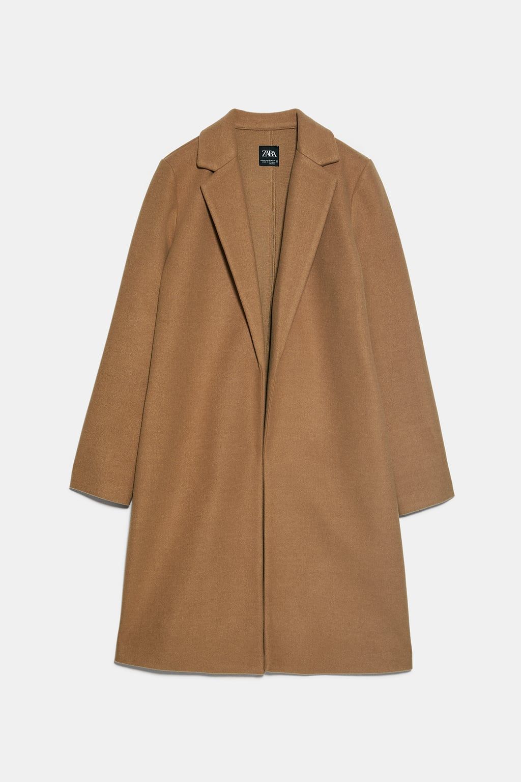 Abrigo de corte masculino de Zara en color camel que es la prenda de abrigo multiusos ideal para el otoño