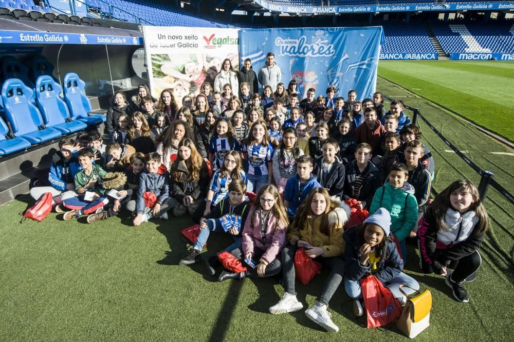 El CEIP Arteixo en Riazor con Valores Branquiazuis