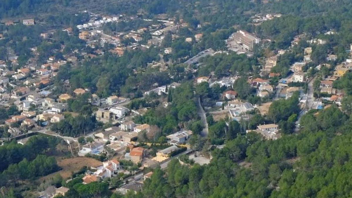 Imagen aérea de La Drova, donde se pueden ver varias piscinas privadas, en archivo.