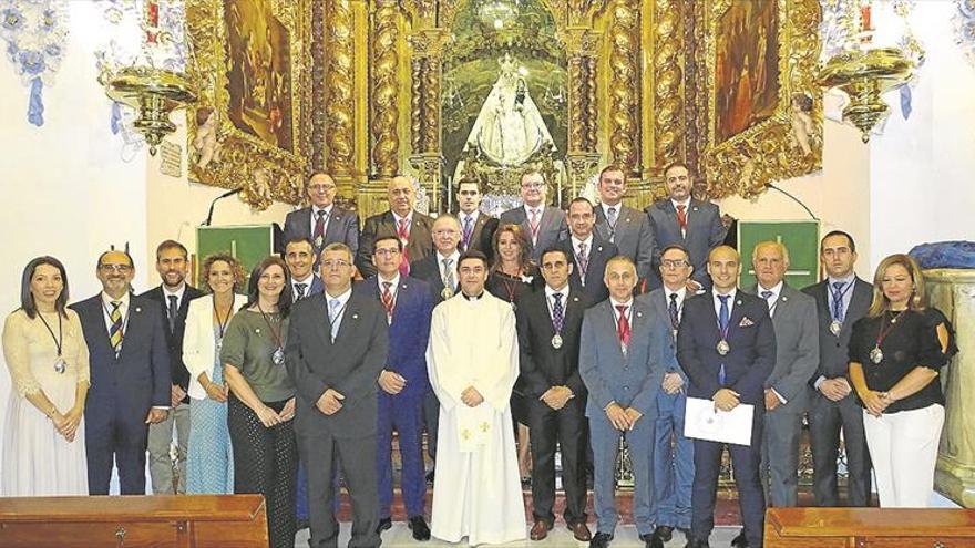 La nueva junta de la Real Archicofradía de la Virgen de Araceli jura sus cargos