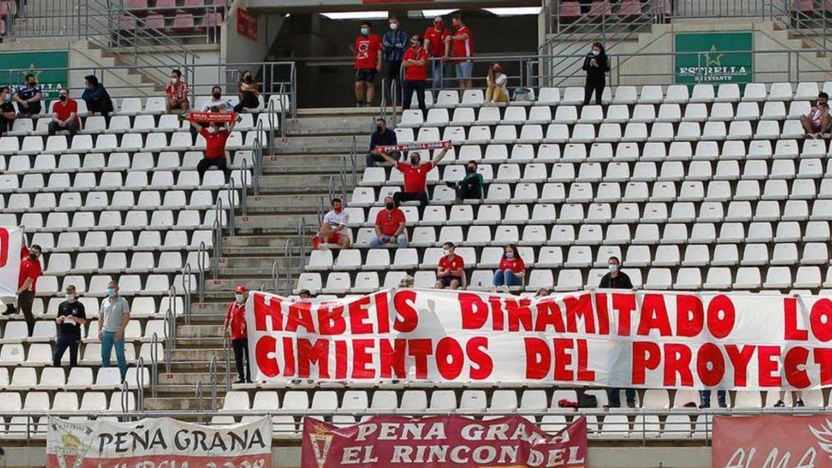 Como el Rico Pérez, la Nueva Condomina de Murcia vive momentos tumultuosos regularmente.
