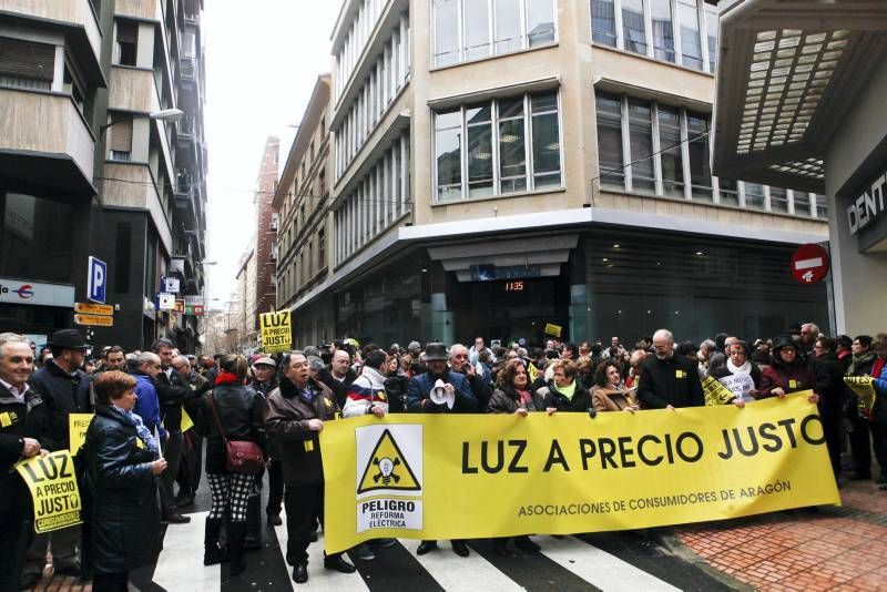 Fotogalería: Protesta por el precio de la luz en Zaragoza