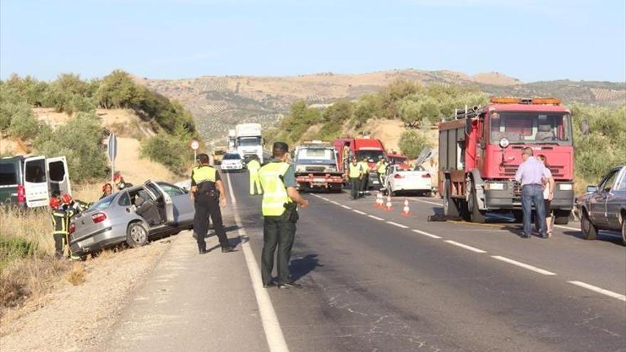 Un muerto y un herido grave en una colisión en la carretera A-318