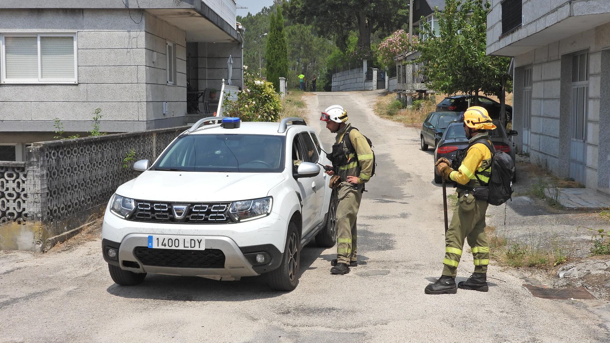 Activos tres incendios en la zona cero de la ola de calor en Galicia