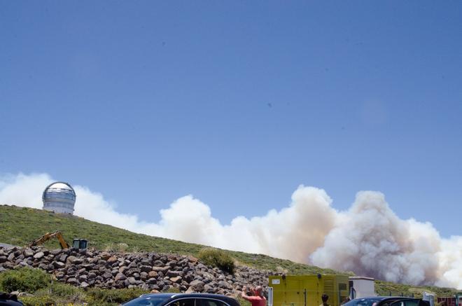 El incendio forestal de La Palma continúa sin control