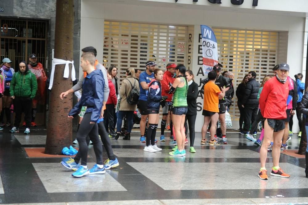 Ambiente y salida de la Maratón y Media Maratón de Murcia