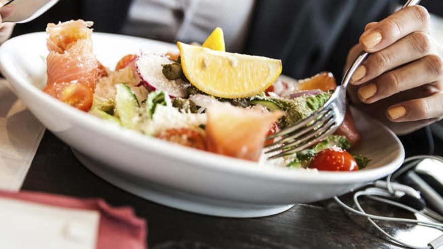 Si no puedes llevar comida al trabajo, sigue estos consejos.