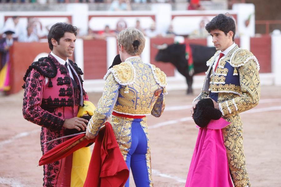 Toros en San Pedro: Cayetano, por la puerta grande