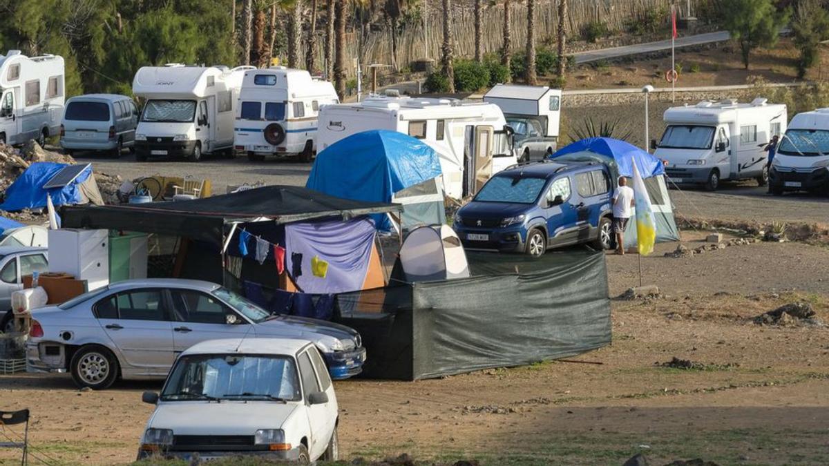 HOYA POZO TELDE Telde levanta el asentamiento de caravanas y