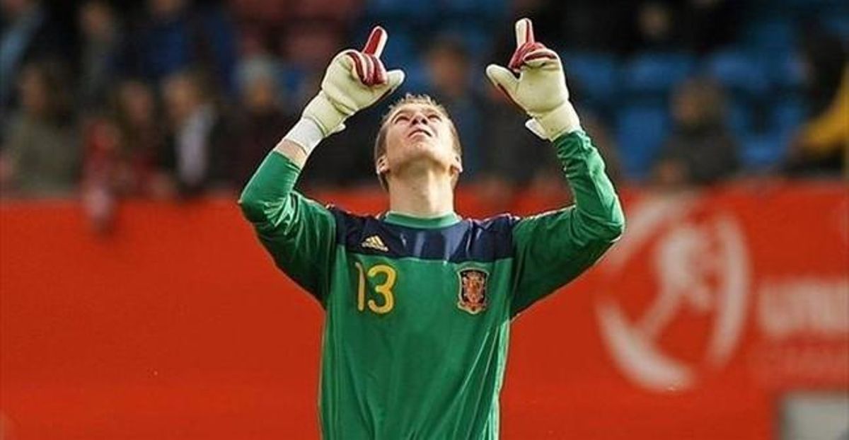 Adrià Ortolá, durant un partit internacional. Adrià Ortolá, durant un partit internacional.