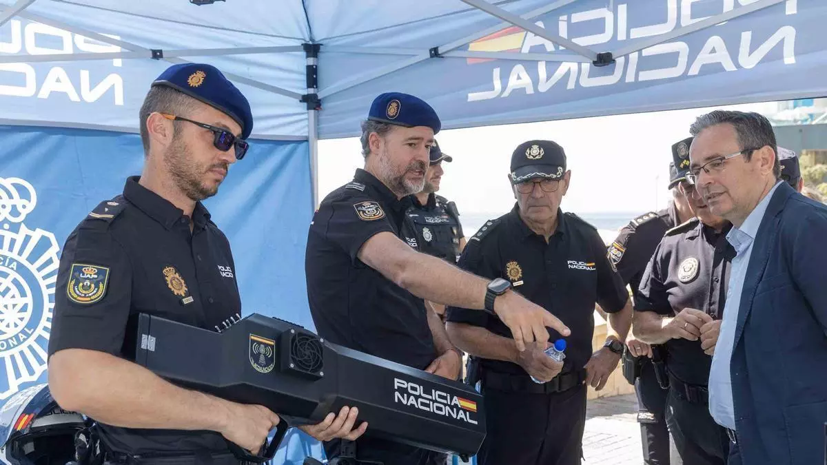 La Policía Nacional refuerza su presencia con 287 agentes durante la "Operación Verano" en Alicante