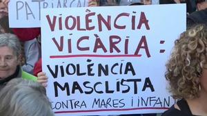 Manifestación por los asesinatos de varios niños por violencia vicaria en 2024.