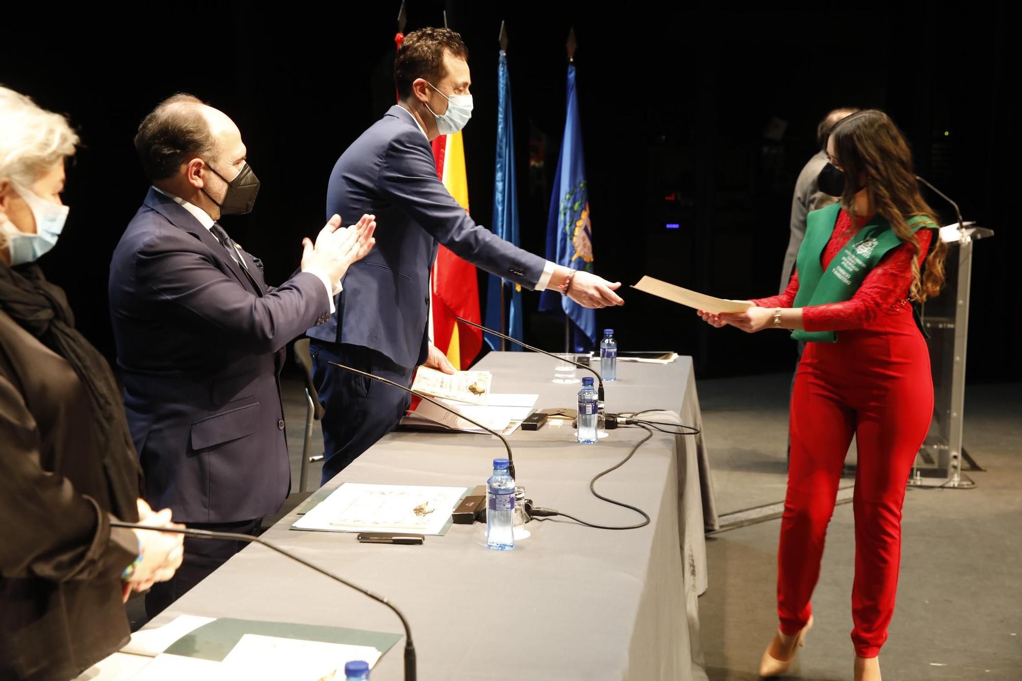 La entrega de diplomas en la Facultad de Comercio de Gijón, en imágenes