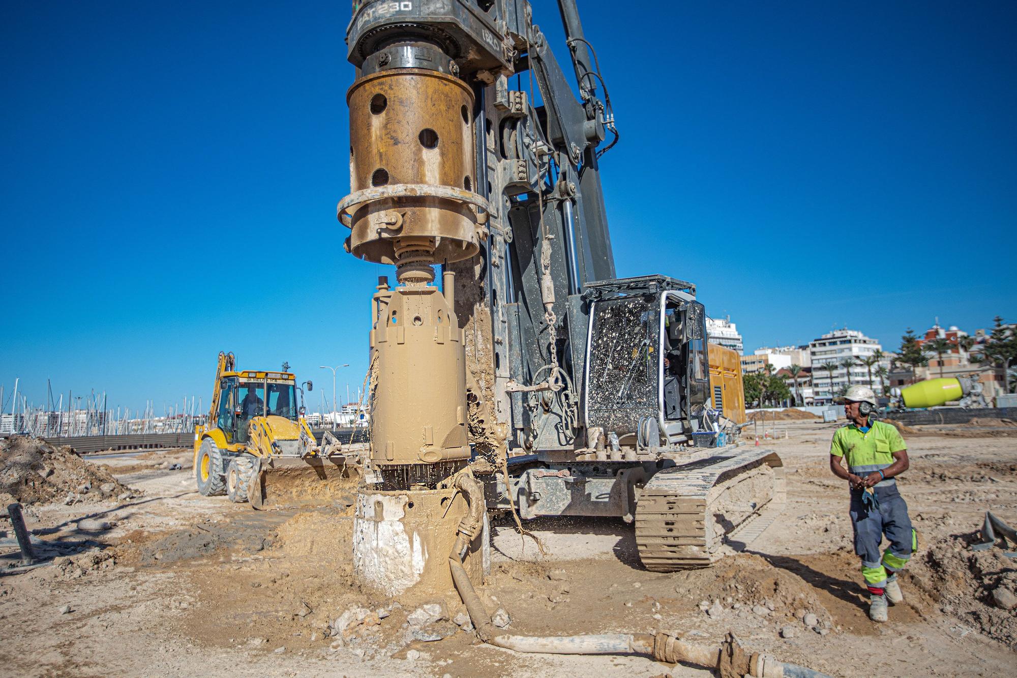 Obras de bombeo del nuevo puerto de Torrevieja