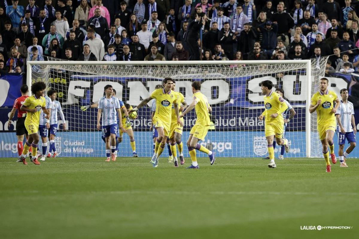 El Málaga CF no pudo pasar del empate frente al Valladolid tras ir ganando 3-1 y quedarse en inferioridad numérica.