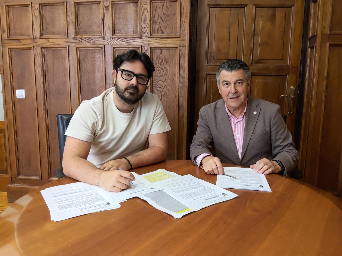 Enrique Riestra –izquierda– y Juan Carlos Armas, este viernes, durante la presentación de la liquidación del ejercicio 2025.