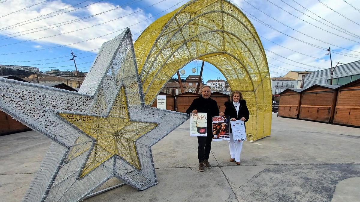 Presentació del mercat de Nadal i la Fira de la Puríssima de Gironella, amb el regidor de Comerç, Jordi Macià, i la presidenta de l'Associació de Comerciants, Núria Masforroll