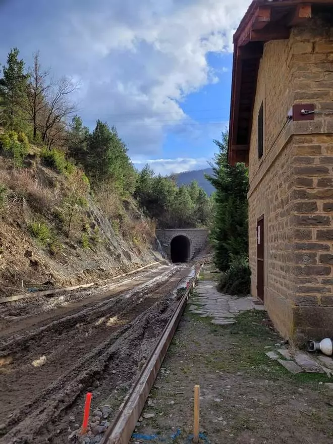 Las obras de Adif en la línea de Canfranc se retrasan: es imposible finalizarlas en mayo