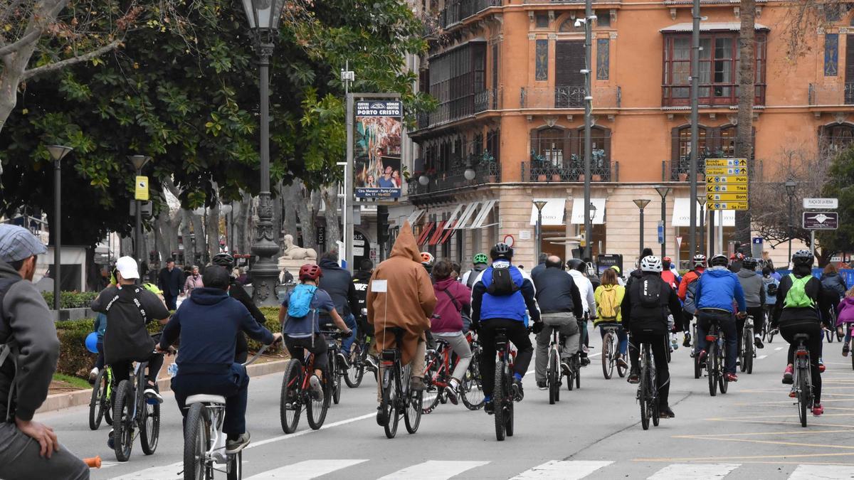 Participantes en una de las ediciones de la Diada Ciclita de Sant Sebastià.