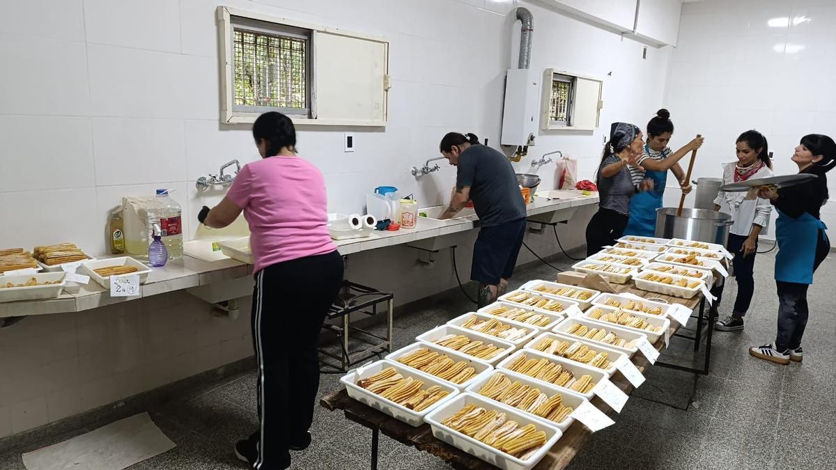 Los Güevos Pintos en el colegio Covadonga de Santa Fe