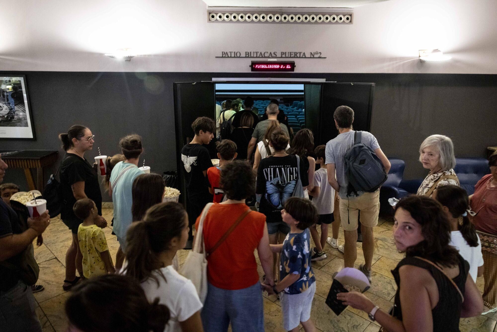 PREESTRENO DE 'FUTBOLISIMOS 2' CON EL DIRECTOR Y REPARTO EN EL CINE PALAFOX - SALAS DE CINE - PALOMITAS - OCIO