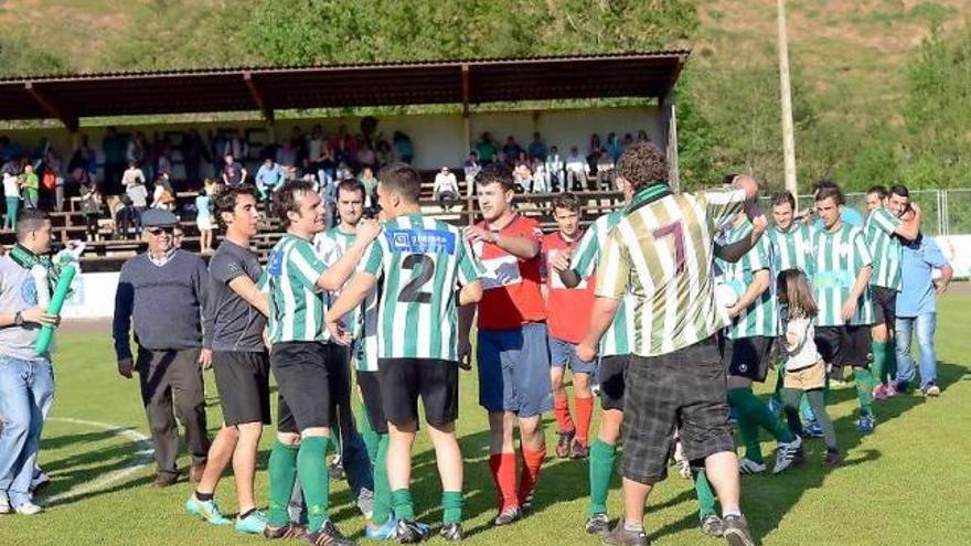 Una acción del partido ante La Caridad.