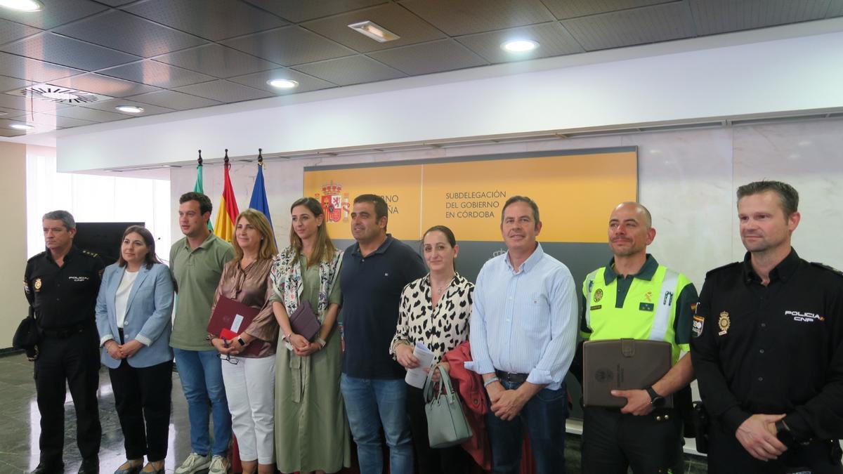 Reunión de la subdelegada del Gobierno, Ana López, con miembros de las fuerzas de seguridad y de las hermandades del Rocío.